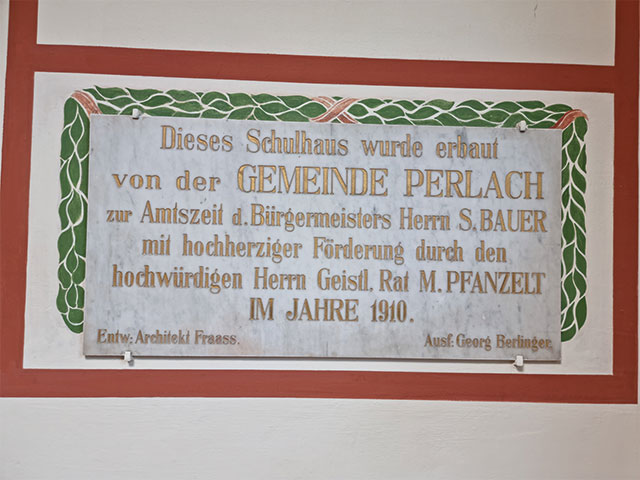 Eingangstafel mit den wichtigsten Informationen